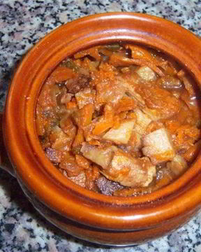 Азу из свинины в горшочках