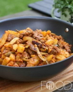 Азу по-татарски с солеными огурцами