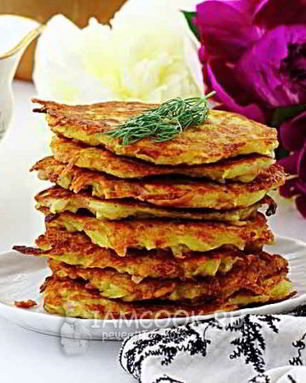 Картофельные драники с колбасой и сыром