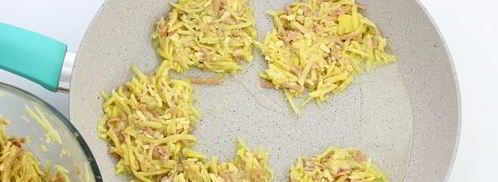 картофельные драники с колбасой и сыром. Шаг 9