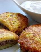 Колдуны с мясной начинкой в грибном соусе