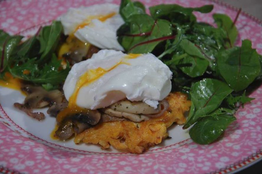 Рецепт яиц с грибами на тыквенных драниках