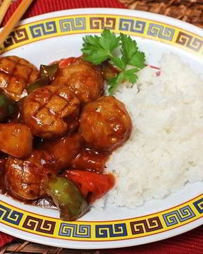 Фрикадельки из курицы в чили соусе с овощами