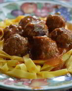 Фрикадельки с медовым-острым соусом