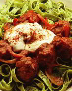 Фрикадельки в сметанном соусе