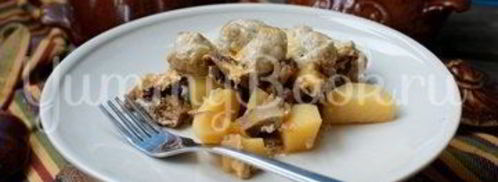 картофель с грибами и фрикадельками в горшочках. Шаг 10