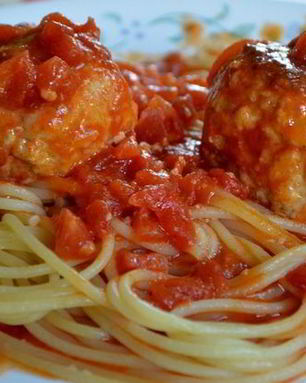 Куриные фрикадельки в томатном соусе