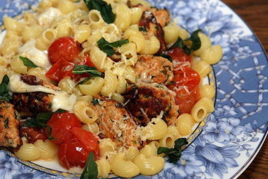 Рецепт макарон с фрикадельками и моцареллой