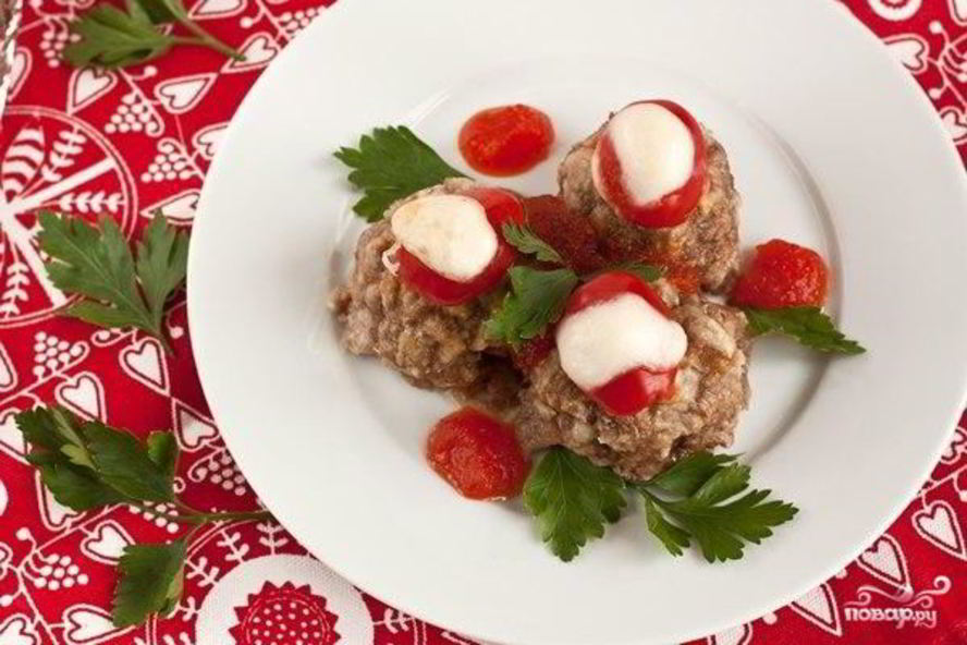 Рецепт мясных фрикаделек с моцареллой