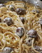 Паста Альфредо с фрикадельками