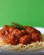 Спагетти с фрикадельками в соусе