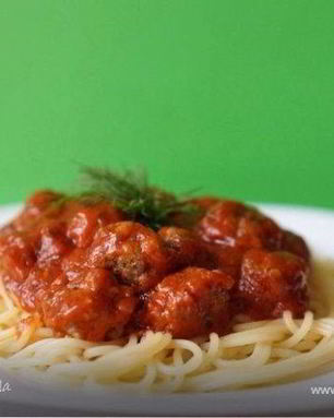 Спагетти с фрикадельками в соусе