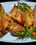 Картофель дольками с пармезаном и розмарином