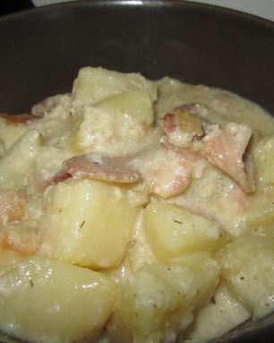 Картофель с беконом в сливочном соусе