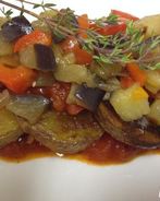 Картофель с овощным соусом