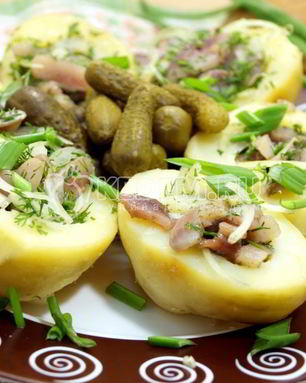 Картофель с селедкой