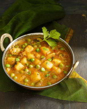 Картофель с зеленым горошком и томатным карри