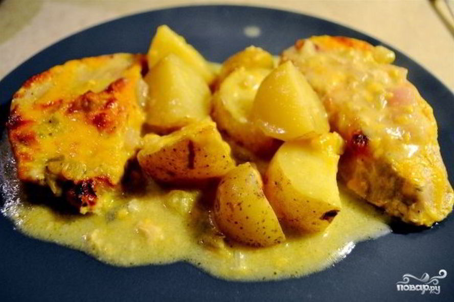 Рецепт картофеля со свининой и сыром в духовке
