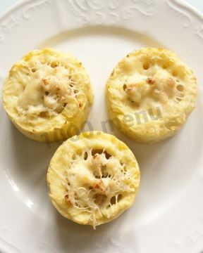 Картофельные гнезда с курицей в духовке