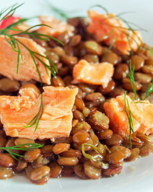 Острая чечевица с лососем