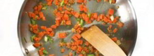 рис с овощами на сковороде. Шаг 3