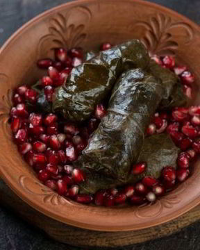 Азербайджанская долма с зернами граната