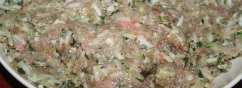 долма из молодых виноградных листьев с начинкой из смешанного фарша. Шаг 5