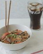 Гречневая лапша с говядиной и овощами