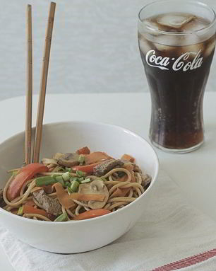 Гречневая лапша с говядиной и овощами