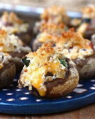 Грибы, фаршированные беконом