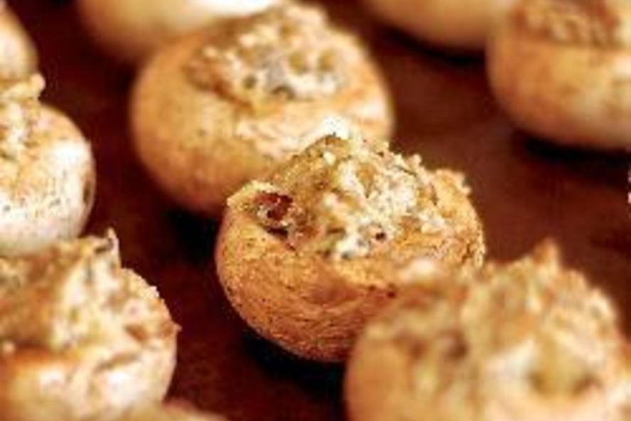 Рецепт грибов, фаршированных козьим сыром
