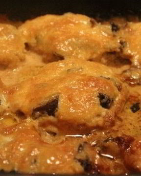 Грибы со свининой в духовке