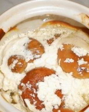 Грибы в сметане в горшочке