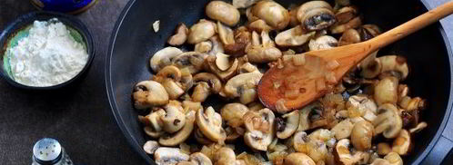 грибы в сметанном соусе. Шаг 6