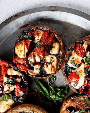 Королевские шампиньоны запеченные с черри и моцареллой