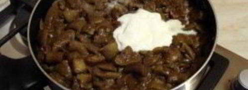 маслята, жареные в сметане. Шаг 4