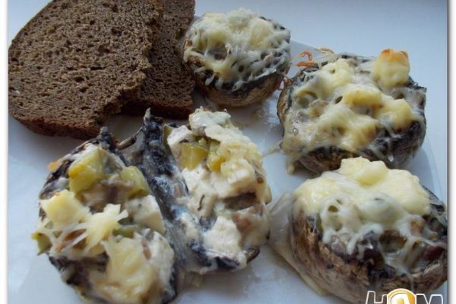 Рецепт печеных шампиньонов с адыгейским сыром и соленым огурцом