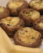 Шампиньоны с сулугуни