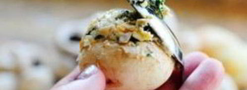 запеченные грибы, фаршированные сыром и шпинатом. Шаг 8