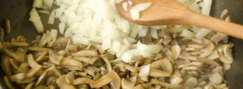 жареные шампиньоны со сметаной. Шаг 6