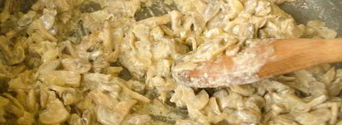 жареные шампиньоны со сметаной. Шаг 8