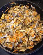 Жареные вешенки с морковью
