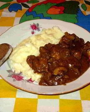 Гуляш из баранины с подливкой