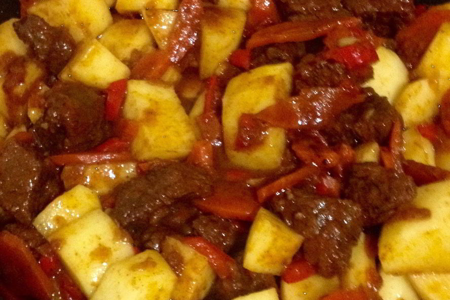 Рецепт гуляша из говядины с картофелем
