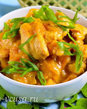 Гуляш из курицы со сметаной