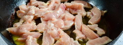 гуляш из курицы со сметаной. Шаг 3