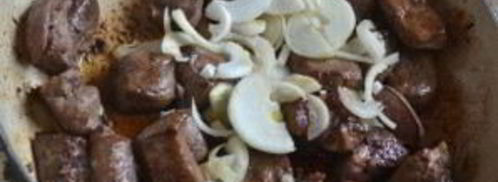 гуляш из печени со сметаной. Шаг 5