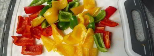 гуляш из перца и жареных колбасок. Шаг 3