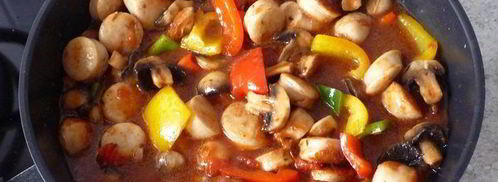 гуляш из перца и жареных колбасок. Шаг 7