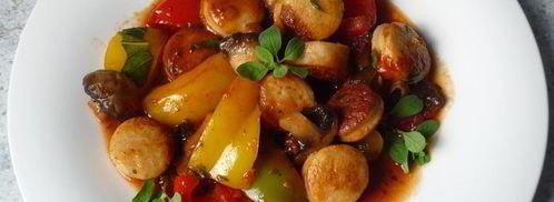 гуляш из перца и жареных колбасок. Шаг 8